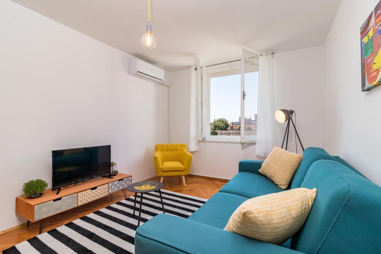 Quirky Apartment Arena With Parking Pula Exterior photo
