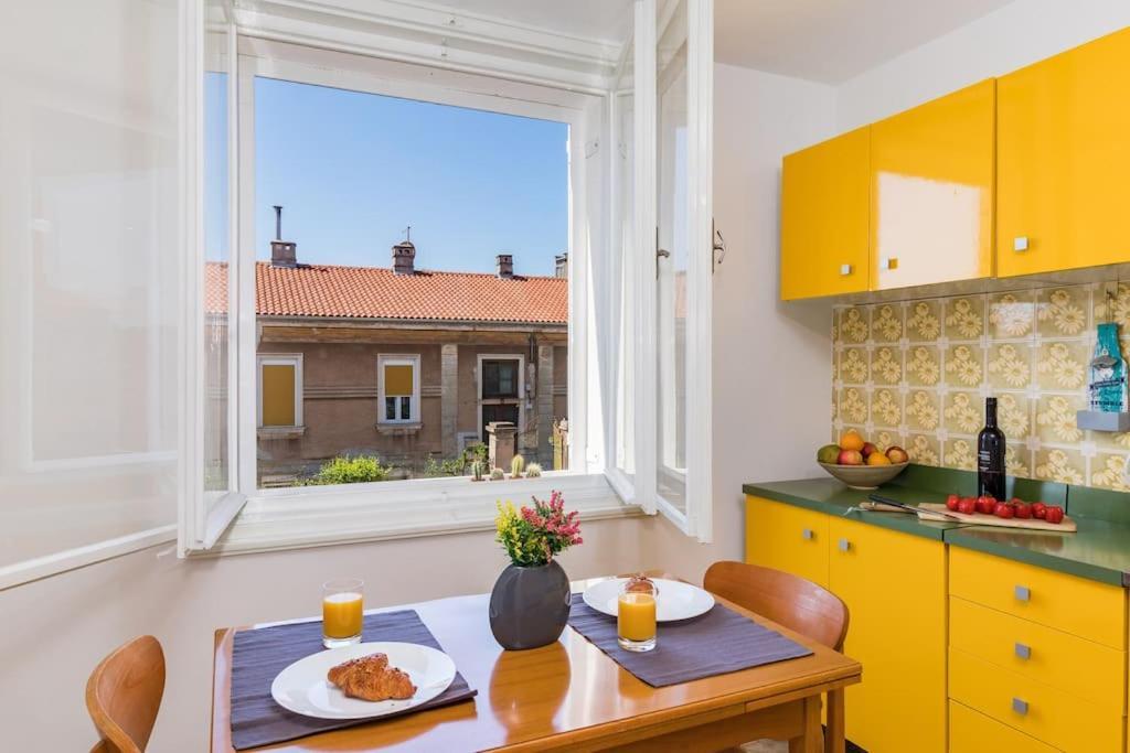 Quirky Apartment Arena With Parking Pula Exterior photo
