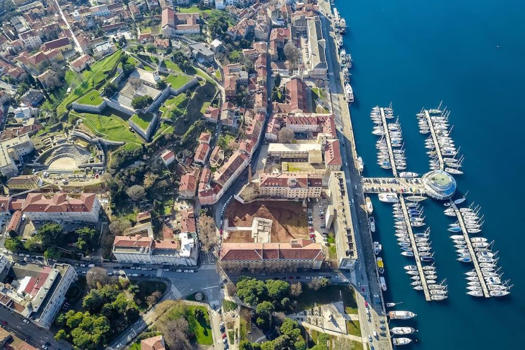 Quirky Apartment Arena With Parking Pula Exterior photo
